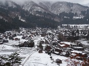 白川郷の展望台から白川郷の雪景色です。 