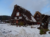 雪景色白川郷の風景です。情緒がありました。