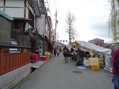 高山市内の散策で宮川朝市も巡りました。