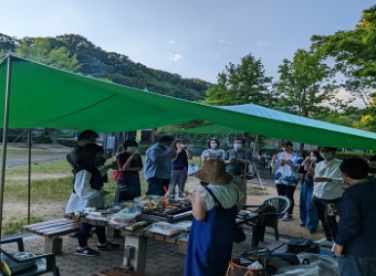 恒例のBBQ 乾杯で開始です。