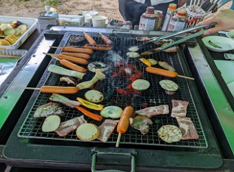 BBQの風景です。(ウィンナー多めです)!!