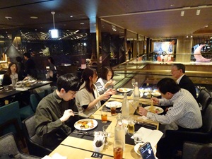 懇親会は、ヒルトンのビュッフェです。